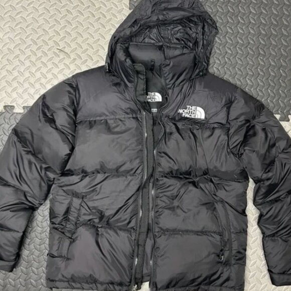 The North Face Men’s Black Puffer Jacket - Picture 2 of 4